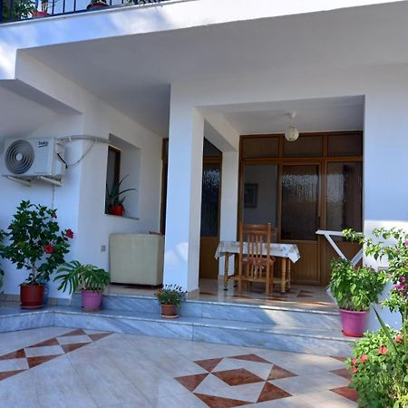 Sea View Apartments Влёра Экстерьер фото