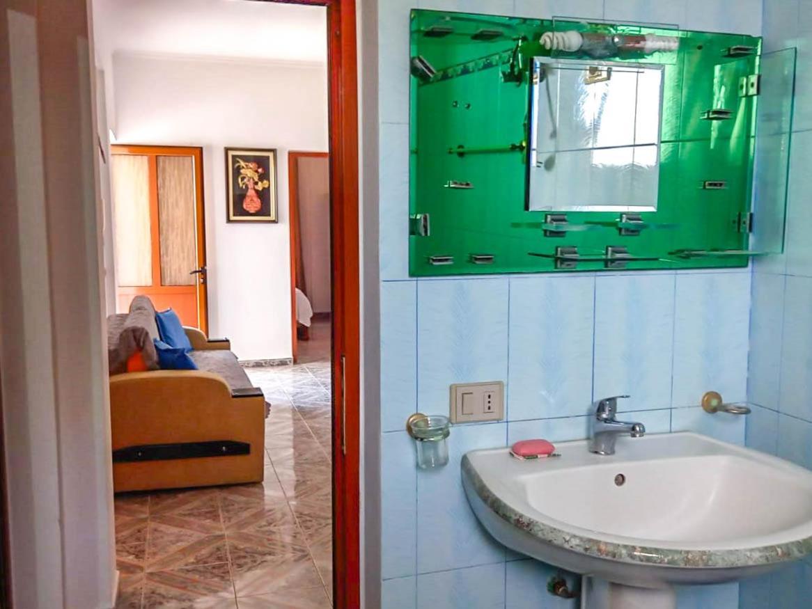 Sea View Apartments Влёра Экстерьер фото