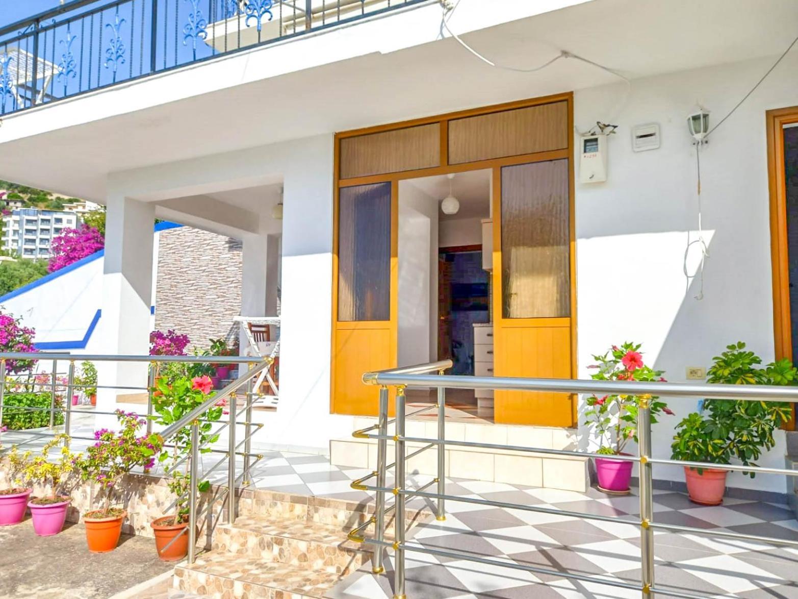 Sea View Apartments Влёра Экстерьер фото
