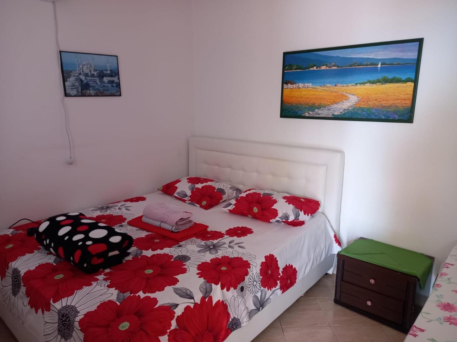Sea View Apartments Влёра Экстерьер фото