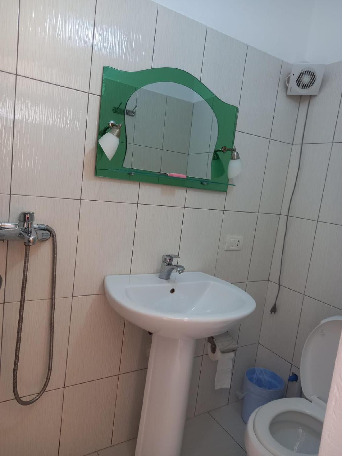 Sea View Apartments Влёра Экстерьер фото